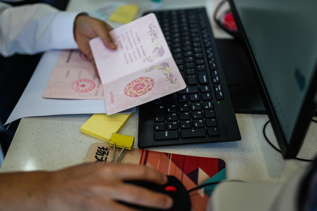 Divorce cases highlight China's recognition of women's household labor