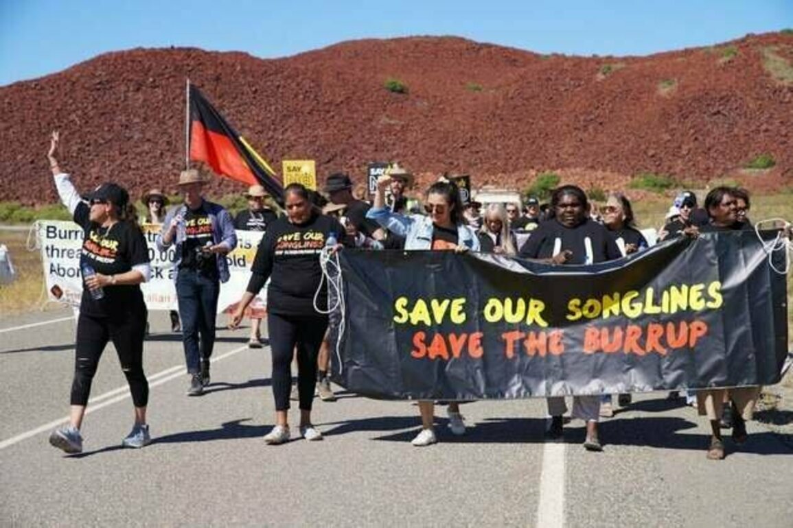 Australia Extends License for Nation's Biggest Fossil Fuel Project