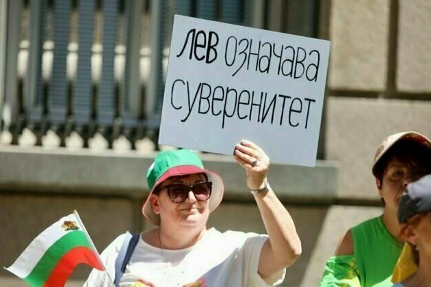 Bulgarias Euro Adoption Divides Public
