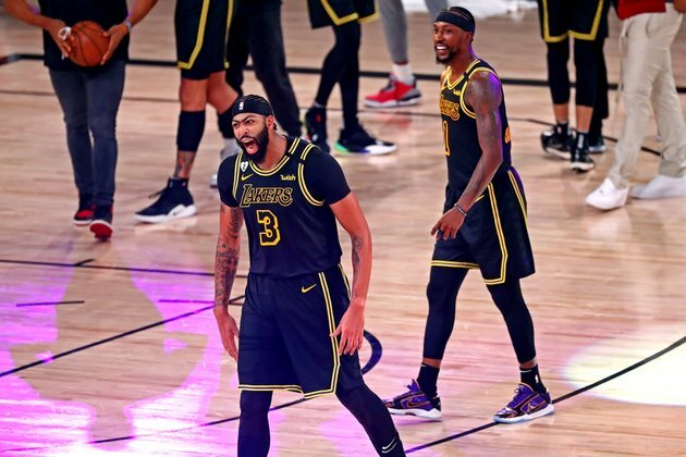 Davis' buzzer-beating 3 lifts Lakers over Nuggets