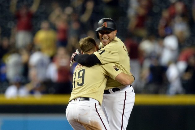 Asdrubal Cabrera's 10th-inning double lifts D-backs past Dodgers