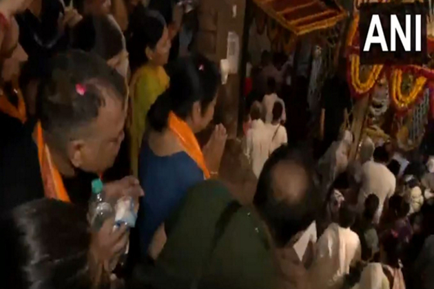 Delhi CM Rekha Gupta completes Govardhan Parikrama in UP's Mathura