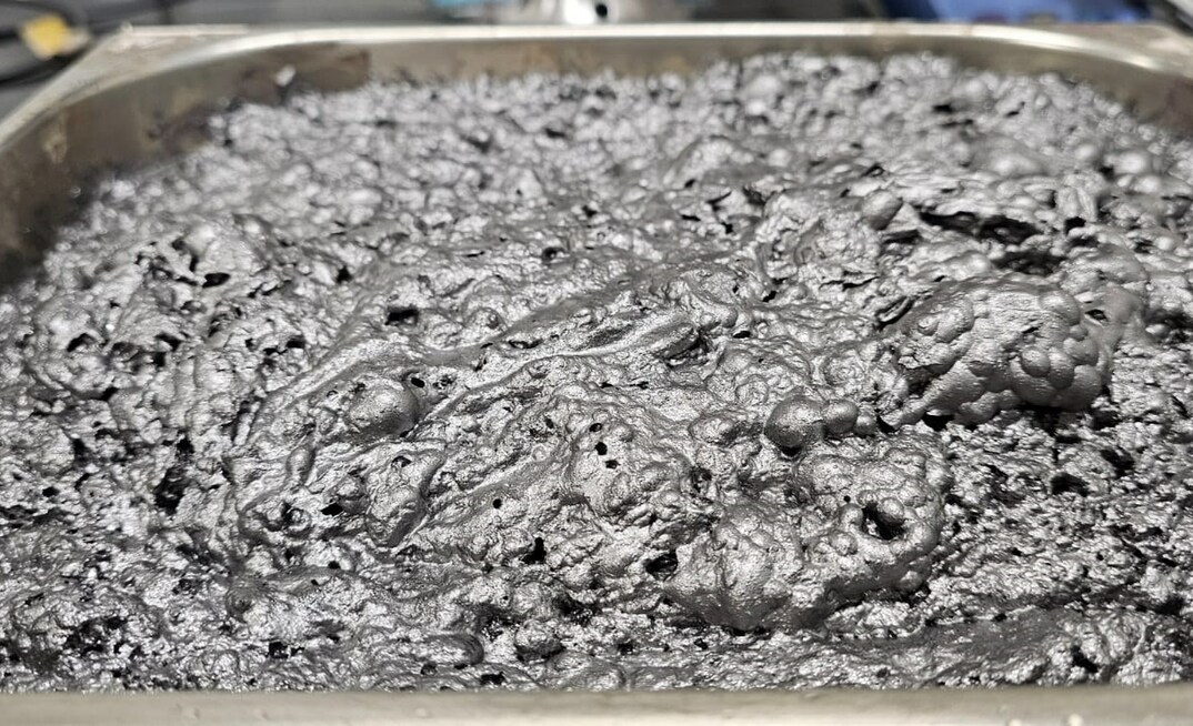 Teste metalúrgico com grafite do projeto Minas Gerais