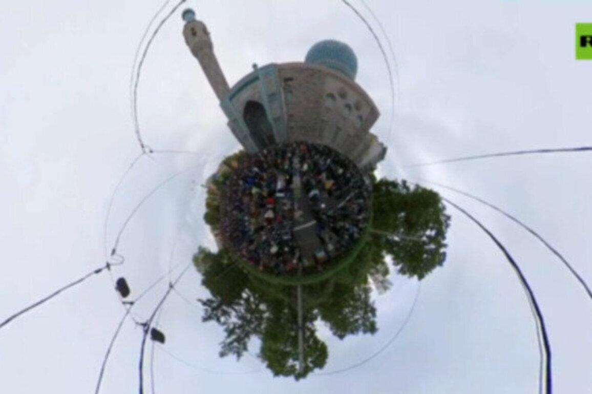 Russian Muslims celebrate Eid al-Adha (VIDEOS)