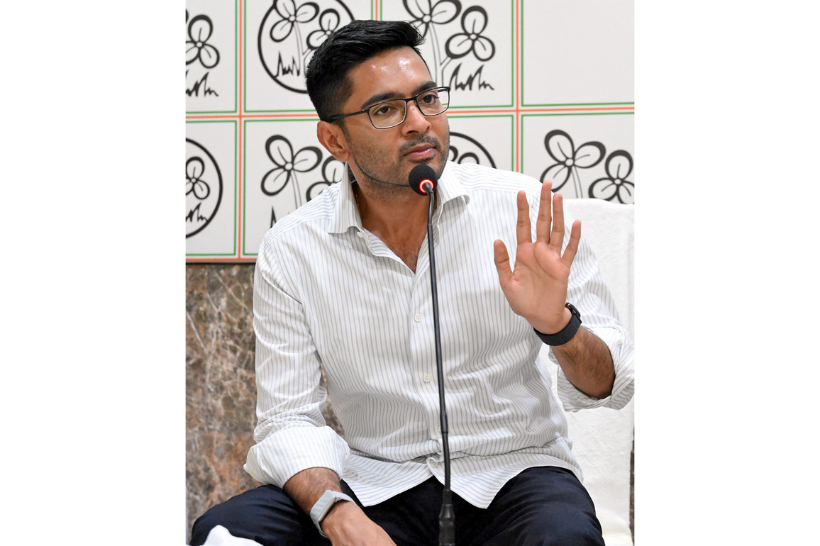 CID team reaches Abhishek Banerjee's residence in connection with alleged signature forgery case