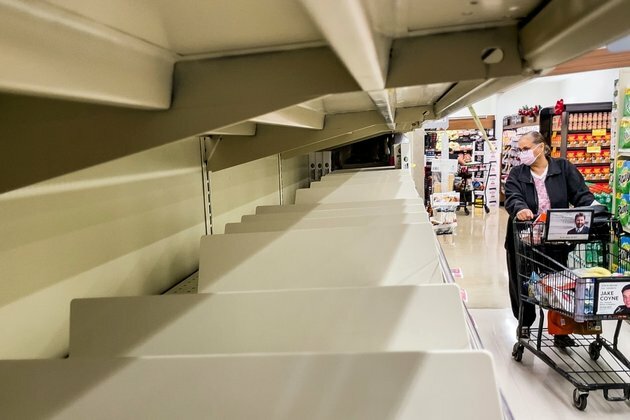 Americans Prepare for Holidays as Inflation Squeezes Wallets