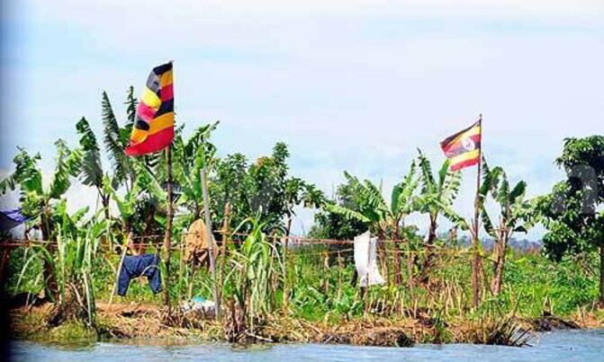 Police stop people from floating Island Police stop people from floating Island