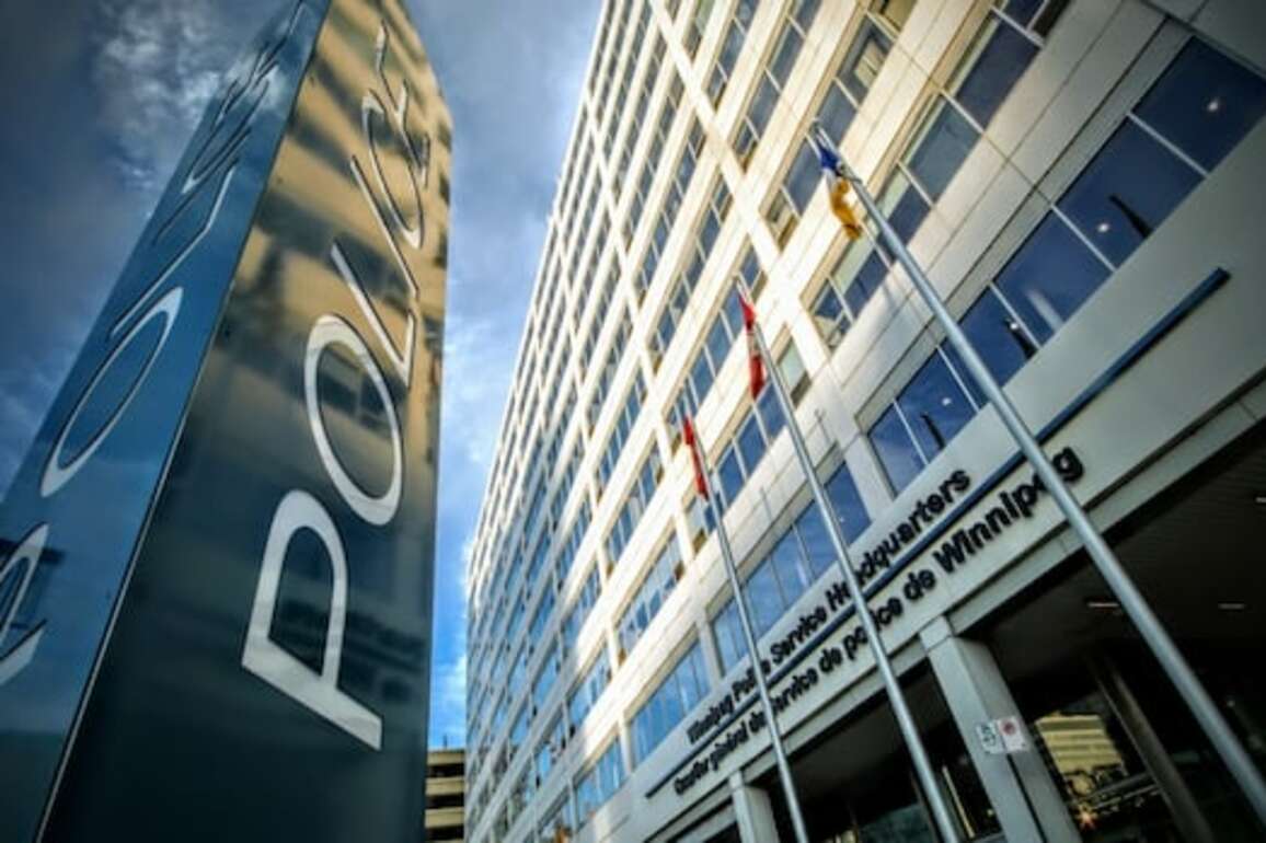 Woman, 28, arrested after crash with parked vehicle in downtown Winnipeg