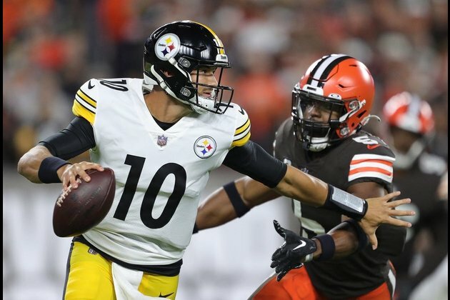 Browns LB Anthony Walker Jr. (knee) carted off field