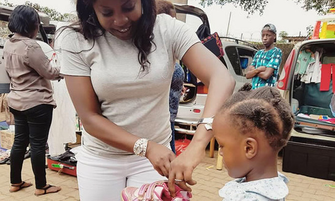 Iryn Namubiru donates to kids Iryn Namubiru donates to kids