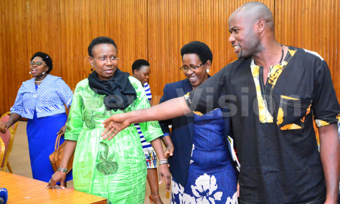 Doctors' strike was sparked off by age limit cash - health minister Doctors' strike was sparked off by age limit cash - health minister