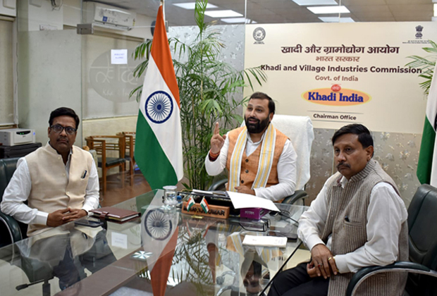 Wages of Khadi artisans will be increased by 20% from April 1, annouces KVIC Chairman