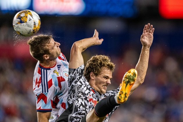 Fire edge short-handed Red Bulls, improve playoff stock