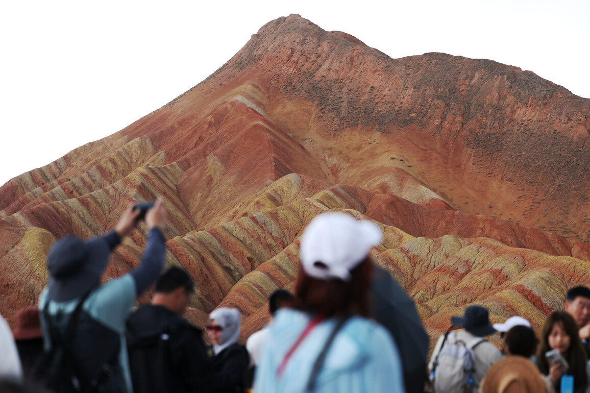 CHINA-GANSU-ZHANGYE-DANXIA LANDFORM-RAIN SCENERY (CN)