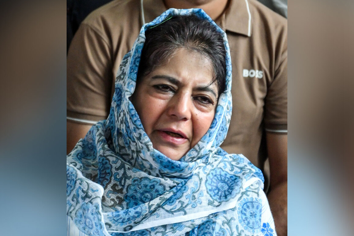 "Gandhi saw a ray of hope in Kashmir, now it is viewed through lens of criminals": Mehbooba Mufti