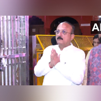 Delhi Minister Ashish Sood visits Kalikaji Temple on fourth day of Navratri