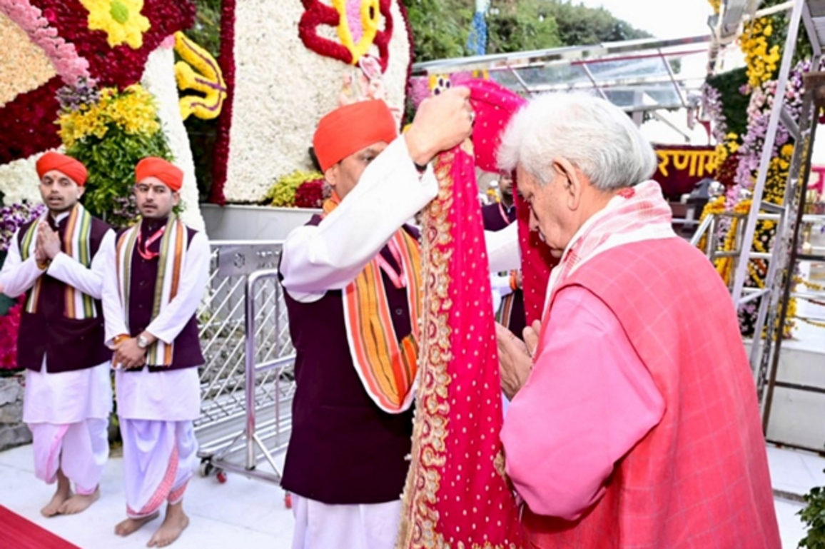 J-K LG Manoj Sinha pays obeisance at Mata Vaishno Devi Temple