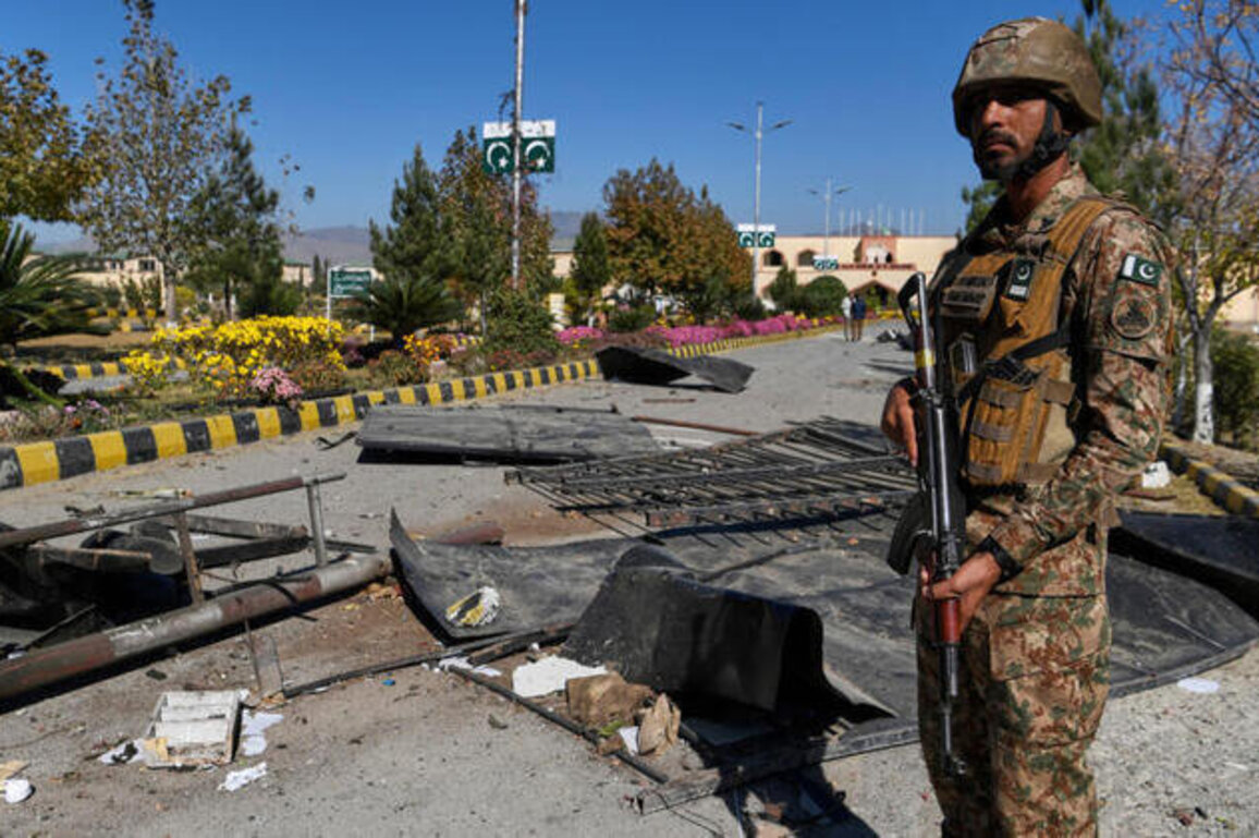 Pakistan and Afghanistan trade heavy fire along border, officials say