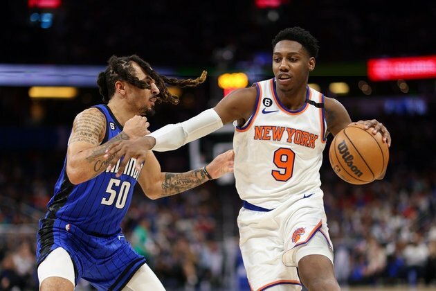 Knicks host lowly Rockets amid pursuit of playoff berth