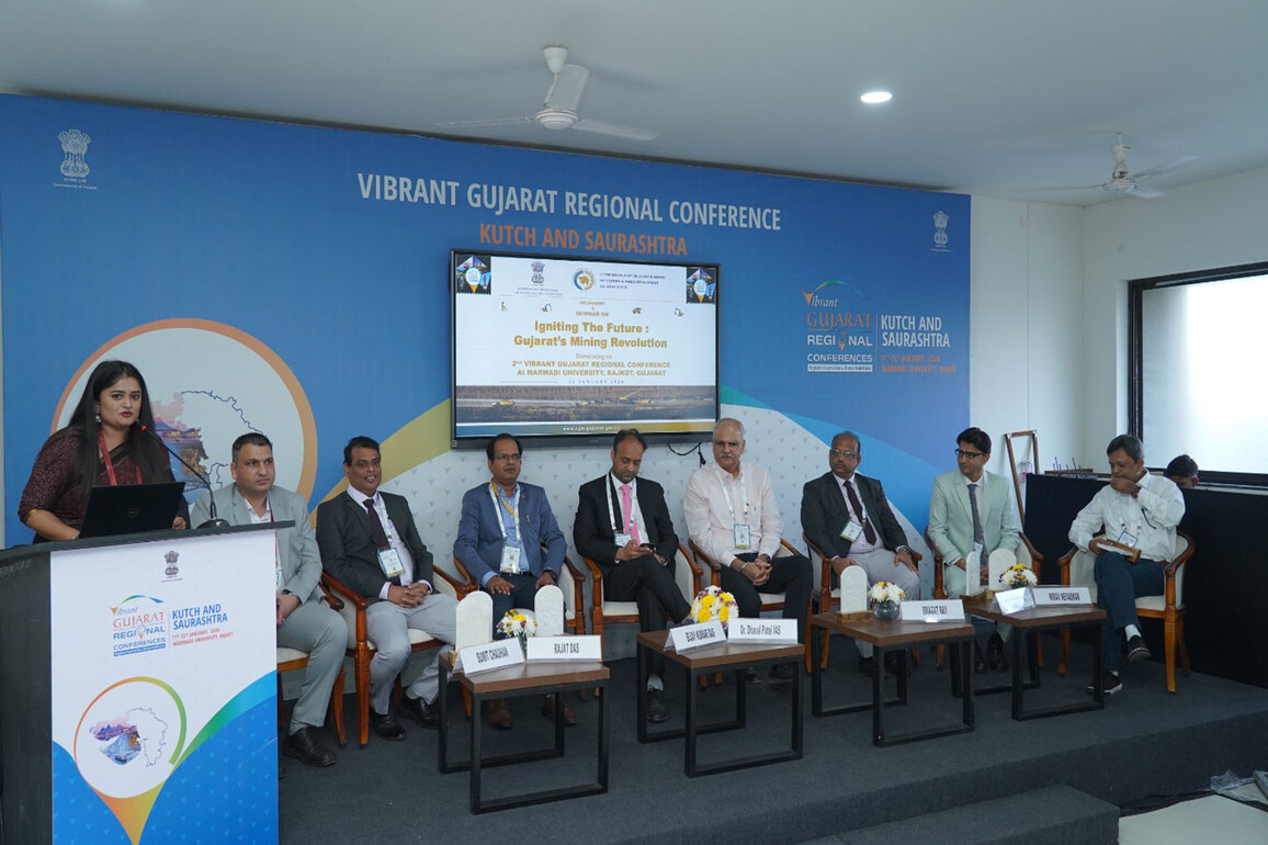 MoUs worth Rs.160 crore signed by mining companies from Kalyanpur and Talaja at VGRC