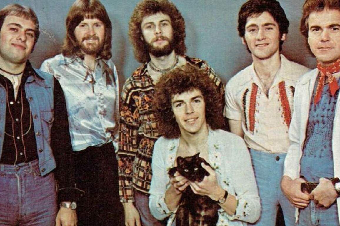 Tributes pour in as legendary New Zealand musician dies following a heartbreaking cancer battle