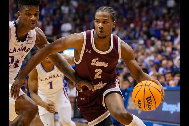 Jalen Wilson hits five treys as No. 9 Kansas rips Texas Southern
