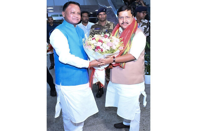Odisha CM welcomes BJP chief Nitin Nabin in Bhubaneswar for his 2-day visit