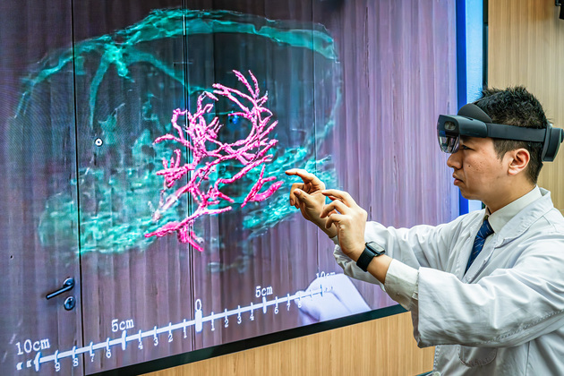 Going home, young sci-tech returnees plug into China's innovation drive