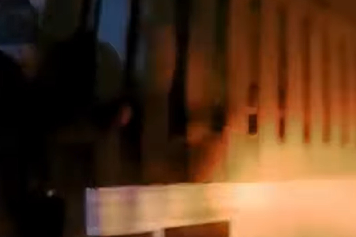 Video- Mich. deputies use truck bed to rescue children stranded on second-floor of burning building