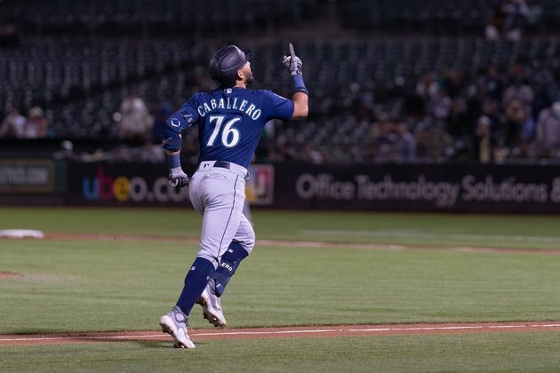 Bryan Woo returns home, pitches Mariners past A's