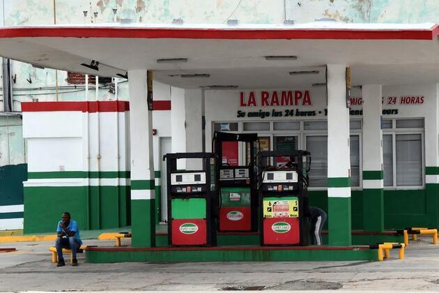 Explainer: What does Washington's loosening oil blockade mean for Cuba?
