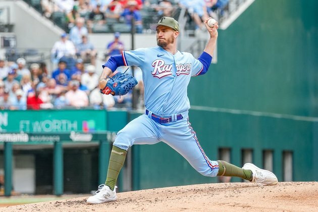 In debut, Mariners' Bryan Woo faces Andrew Heaney, Rangers