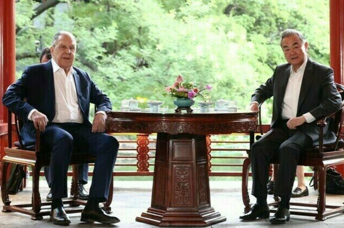 Russian and Chinese top diplomats hold talks