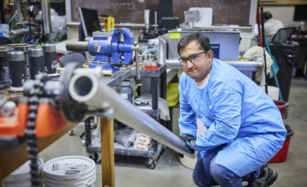 University of Oklahoma Mewbourne College of Earth and Energy researcher working in a lab on the initiative to research potential carbon storage sites