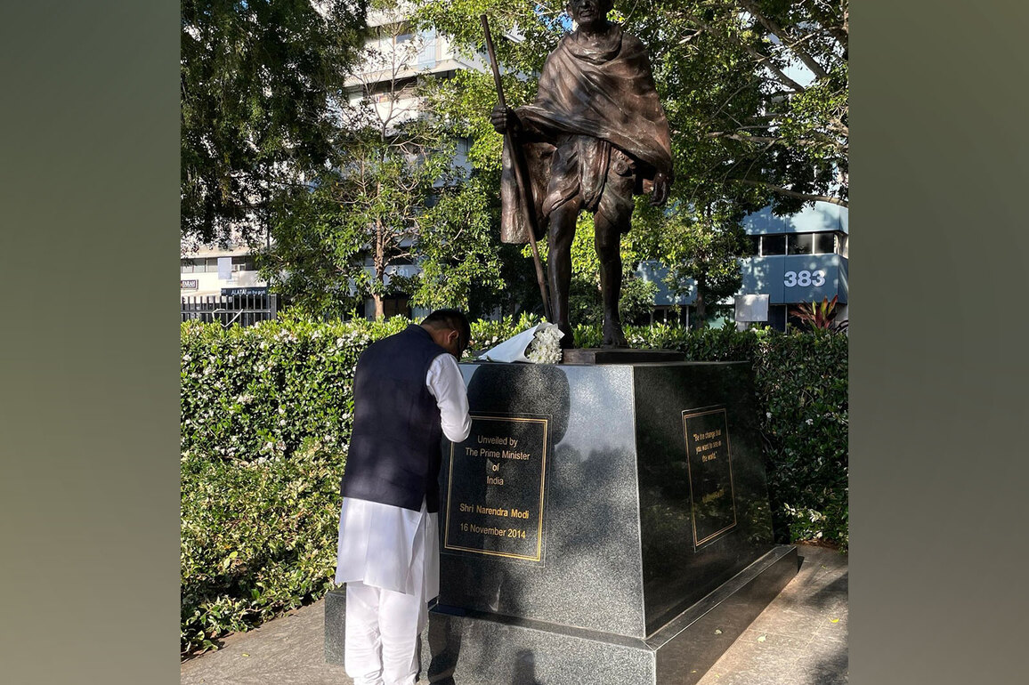 MoS Margherita pays tribute to Mahatma Gandhi in Australia