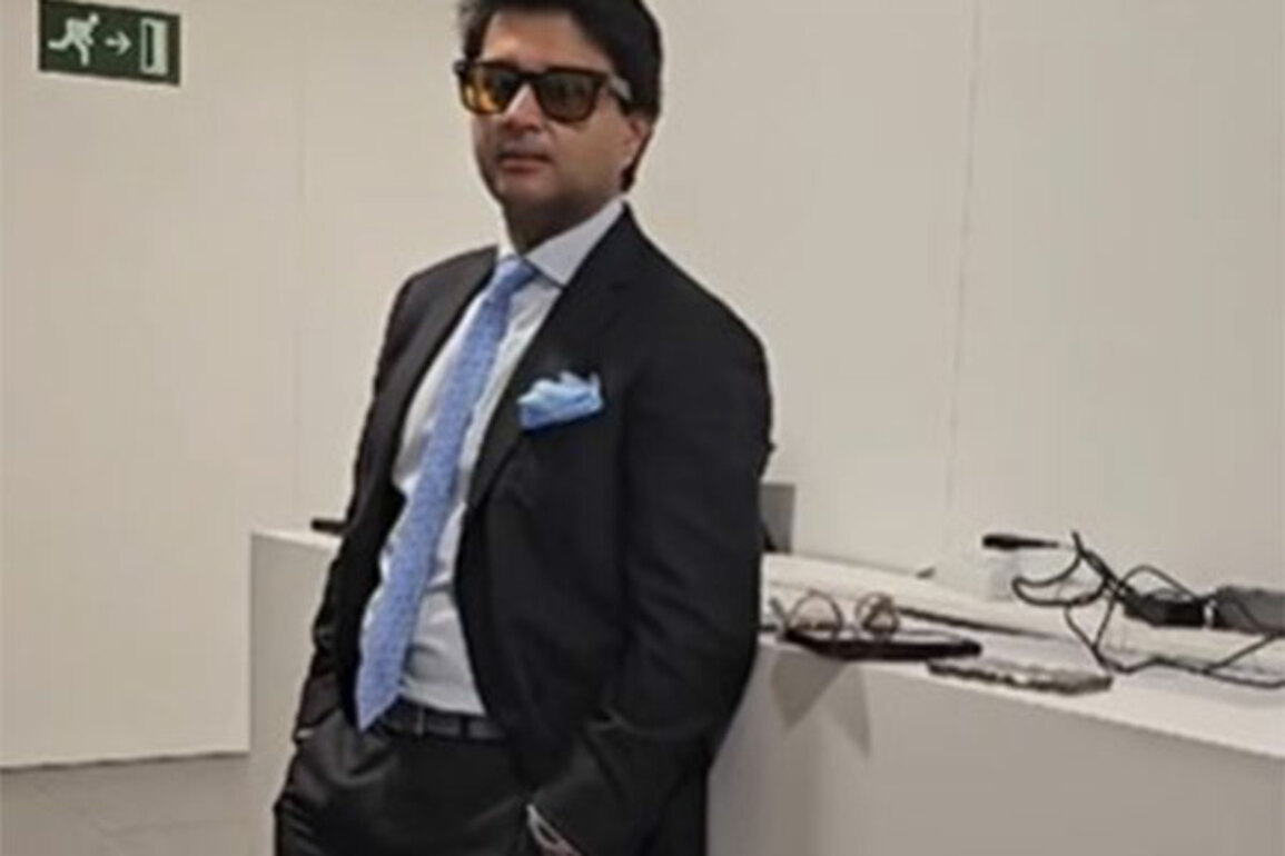 "Had an insightful time": Jyotiraditya Scindia poses in style with Ray-Ban's Meta AI glasses at Mobile World Congress 2025
