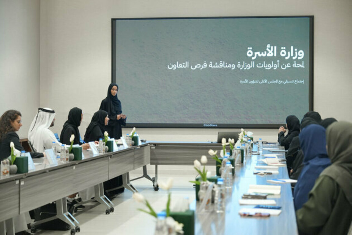 Minister of Family discusses strengthening Social Work with Sharjah's SCFA