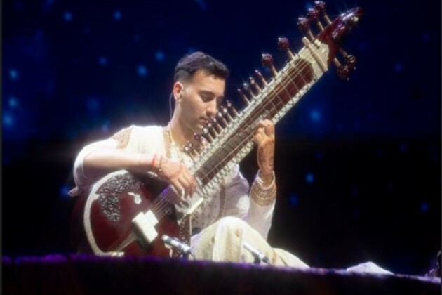 Rishab Sharma pays tribute to Pandit Ravi Shankar, plays 'Sare Jahan Se Achha Hindustan Hamara' on sitar at Delhi concert
