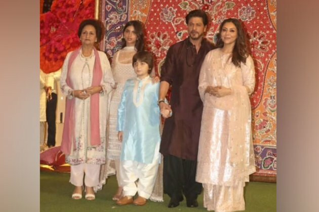 SRK makes grand entry at Ambanis Ganesh Chaturthi with wife Gauri, children Suhana, AbRam