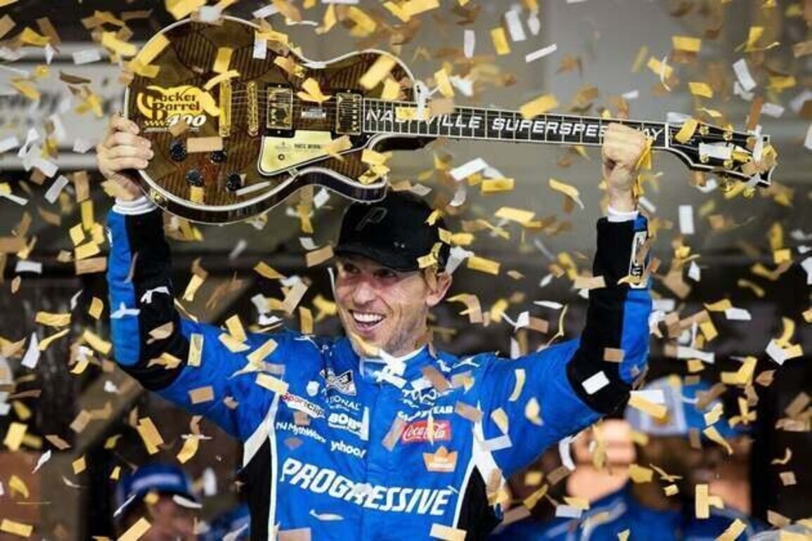 Denny Hamlin gets 2nd win of season at tight Cracker Barrel 400
