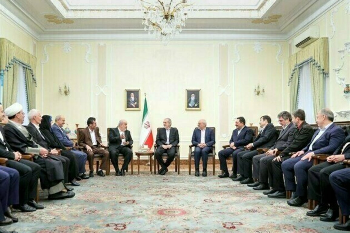 US Push for Talks Inconsistent with Threats: Irans President