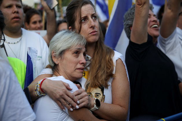 First seven Israeli hostages freed, reunited with families after crossing into Israel