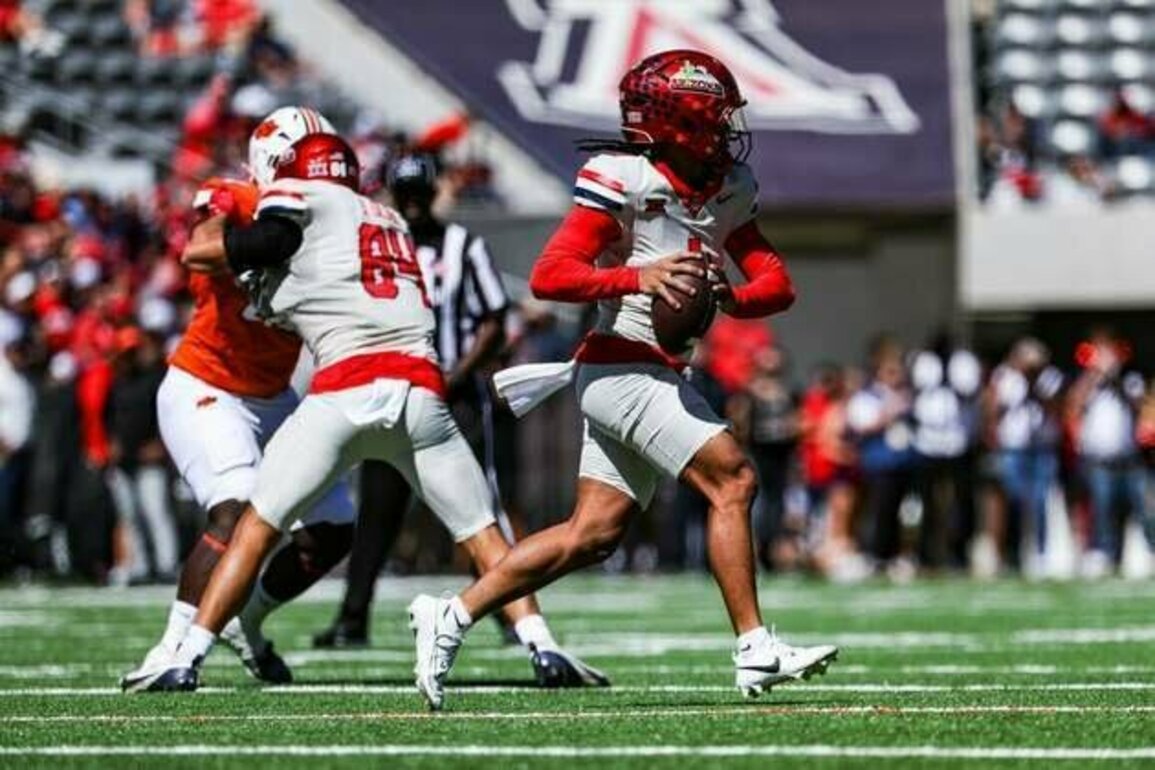 Arizona's Noah Fifita has record day in rout of Oklahoma State