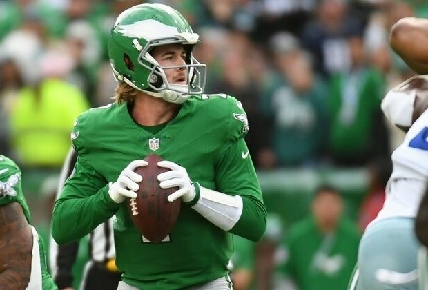 Reports: Browns trade for Eagles QB Kenny Pickett