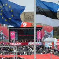 Estonian residents flock to Russian border to watch Victory Day concert (VIDEO)