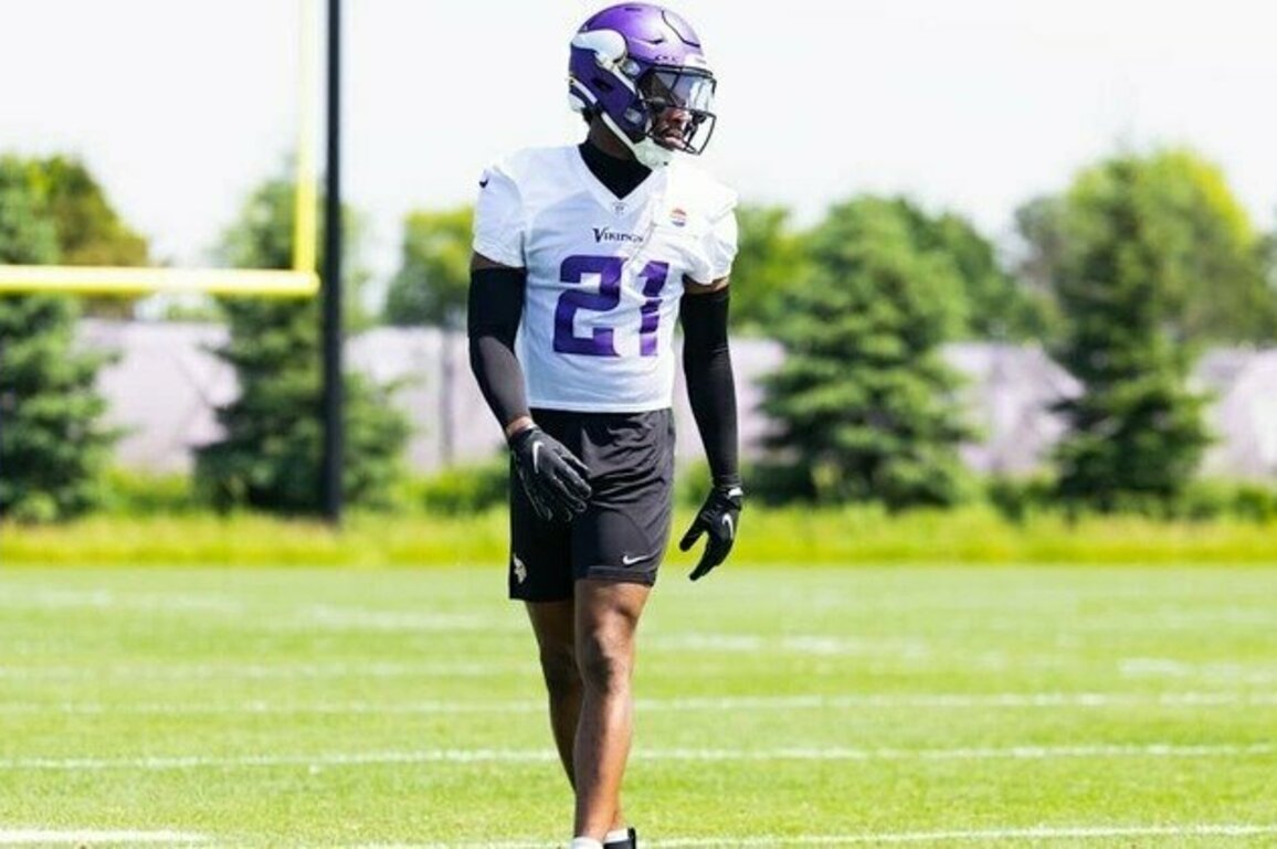 Vikings Q&A: Jeff Okudah Covers Fashion & NFC North Style