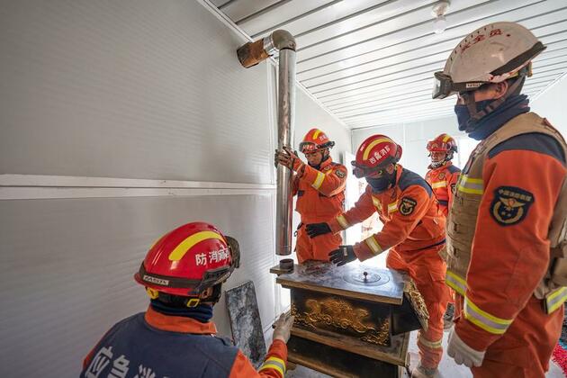 Clean energy warms high-altitude homes in Xizang