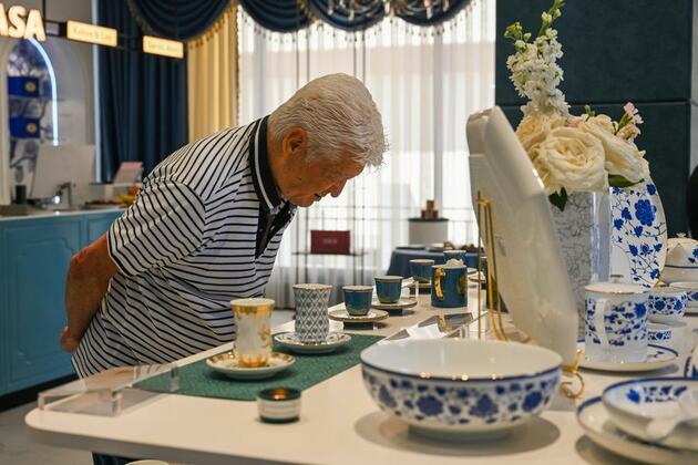 Interview: Turkish master highlights enduring porcelain bond between Iznik, China