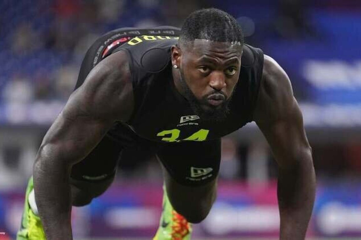 Player Profile: Get to know DE Keyron Crawford