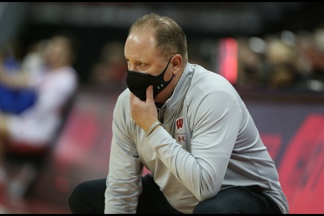 Upstart Wisconsin gets Saint Mary's in Maui Invitational final